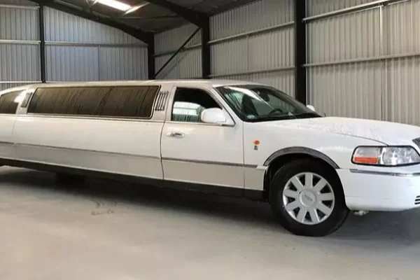 8-seater-limo-town-car